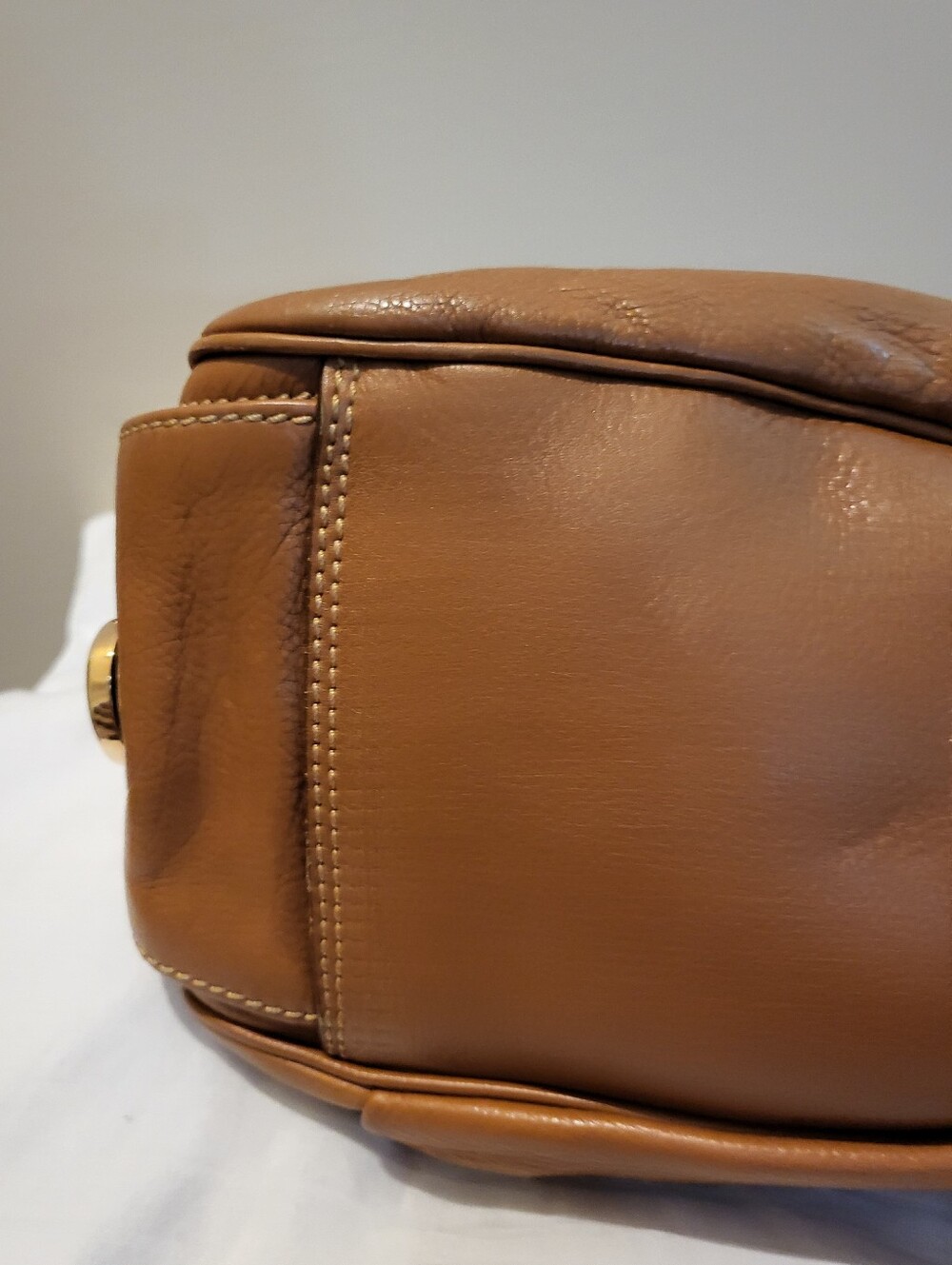 Marc Jacobs Tan Leather Shoulder Bag - Classic Buckle Detail - Picture 3 of 13